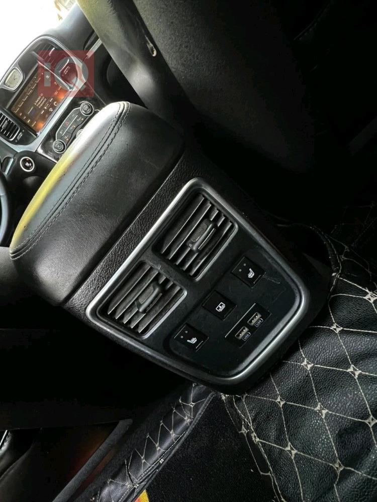 کرایسلەر 300